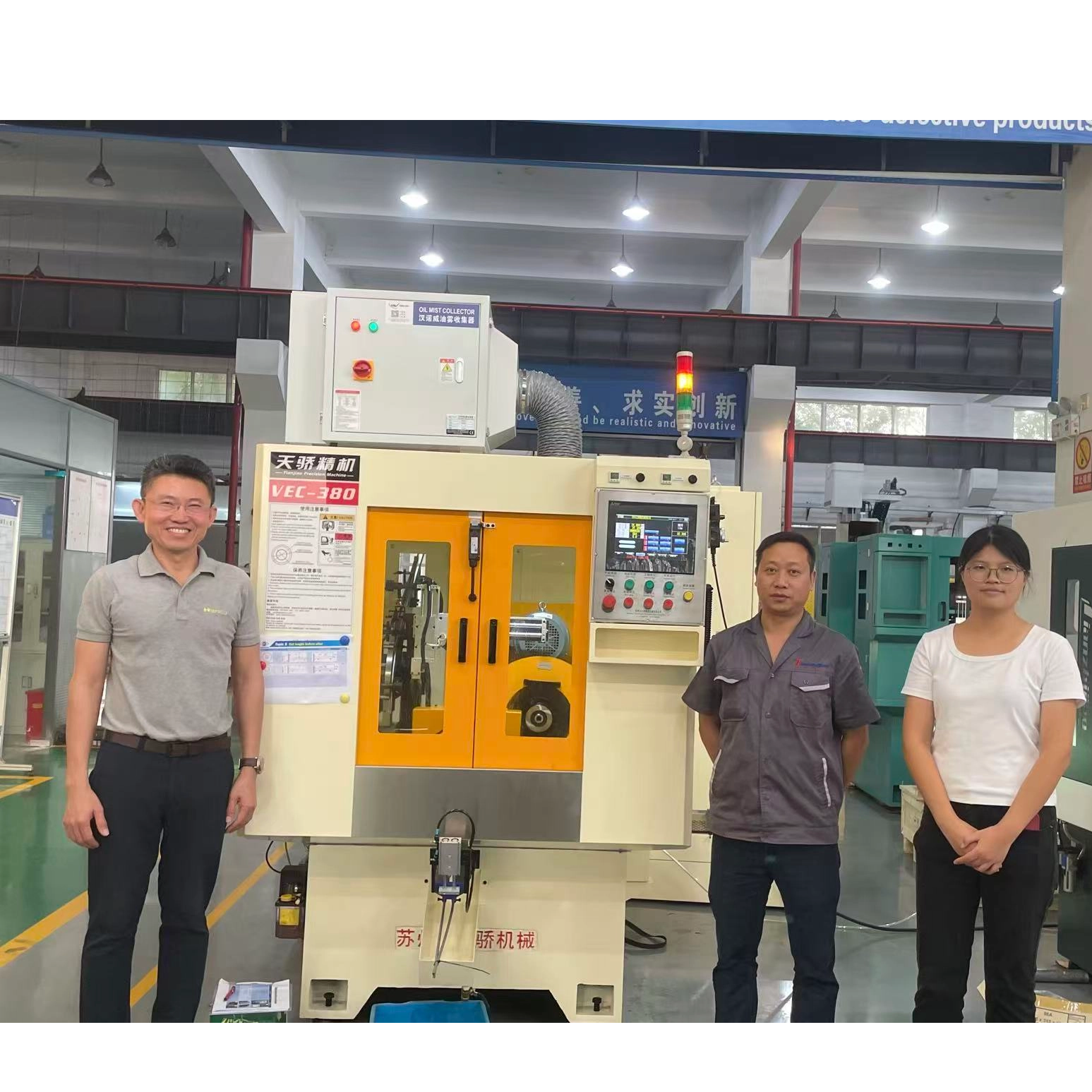 The customer accepts the engine valve cutting machine